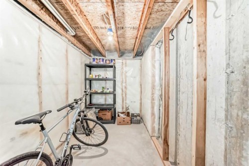 404 Yorkville Avenue Sw, Calgary, AB - Indoor Photo Showing Other Room