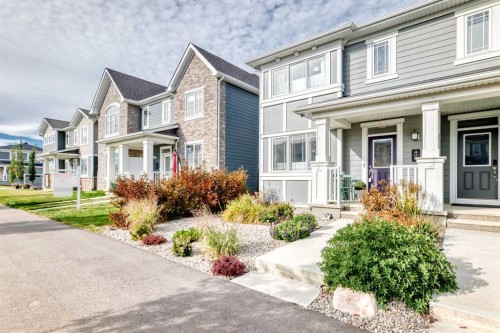 404 Yorkville Avenue Sw, Calgary, AB - Outdoor With Facade