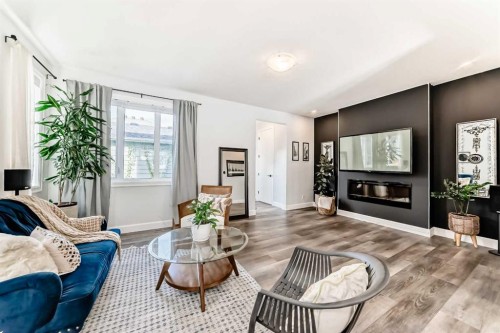 404 Yorkville Avenue Sw, Calgary, AB - Indoor Photo Showing Living Room With Fireplace