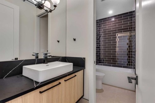 342 Normandy Drive Sw, Calgary, AB - Indoor Photo Showing Bathroom