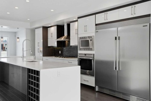 2312 Westmount Road Nw, Calgary, AB - Indoor Photo Showing Kitchen With Stainless Steel Kitchen With Upgraded Kitchen