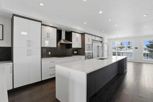 2312 Westmount Road Nw, Calgary, AB - Indoor Photo Showing Kitchen