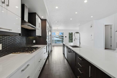 2312 Westmount Road Nw, Calgary, AB - Indoor Photo Showing Kitchen With Upgraded Kitchen