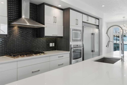 2312 Westmount Road Nw, Calgary, AB - Indoor Photo Showing Kitchen With Upgraded Kitchen
