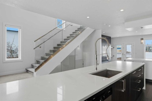 2312 Westmount Road Nw, Calgary, AB - Indoor Photo Showing Kitchen