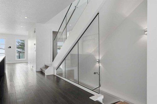 2312 Westmount Road Nw, Calgary, AB - Indoor Photo Showing Other Room