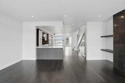 2312 Westmount Road Nw, Calgary, AB - Indoor Photo Showing Other Room