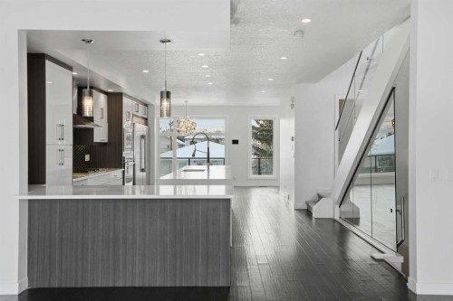 2312 Westmount Road Nw, Calgary, AB - Indoor Photo Showing Other Room