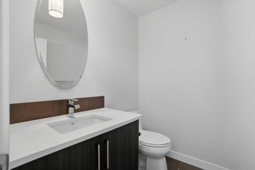 2312 Westmount Road Nw, Calgary, AB - Indoor Photo Showing Bathroom