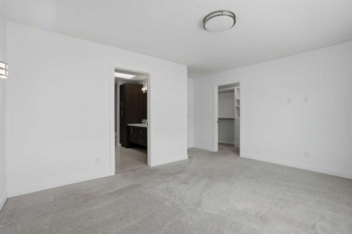 2312 Westmount Road Nw, Calgary, AB - Indoor Photo Showing Other Room