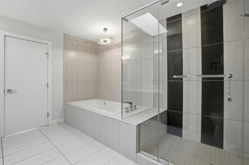2312 Westmount Road Nw, Calgary, AB - Indoor Photo Showing Bathroom