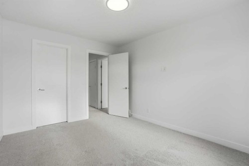 2312 Westmount Road Nw, Calgary, AB - Indoor Photo Showing Other Room