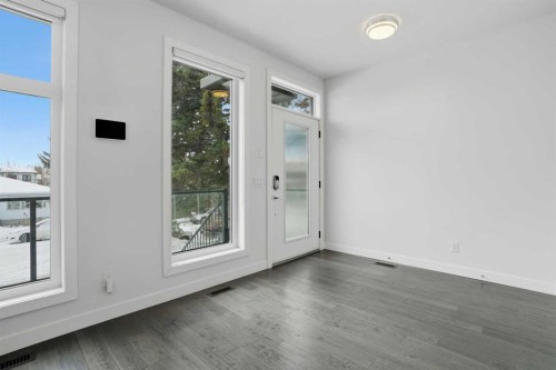 2312 Westmount Road Nw, Calgary, AB - Indoor Photo Showing Other Room