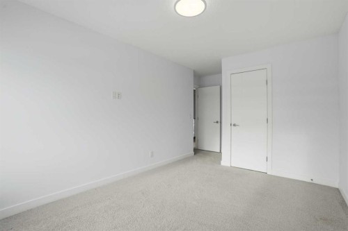2312 Westmount Road Nw, Calgary, AB - Indoor Photo Showing Other Room