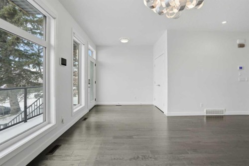 2312 Westmount Road Nw, Calgary, AB - Indoor Photo Showing Other Room
