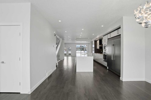 2312 Westmount Road Nw, Calgary, AB - Indoor Photo Showing Other Room