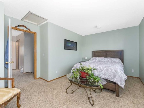 119 Mt Douglas Manor Se, Calgary, AB - Indoor Photo Showing Bedroom