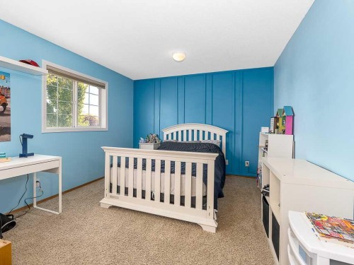 119 Mt Douglas Manor Se, Calgary, AB - Indoor Photo Showing Bedroom