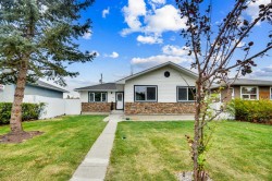 6116 Buckthorn Road NW Calgary, AB T2K 2Z1