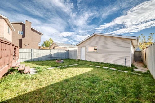 120 Martinview Close Ne, Calgary, AB - Outdoor