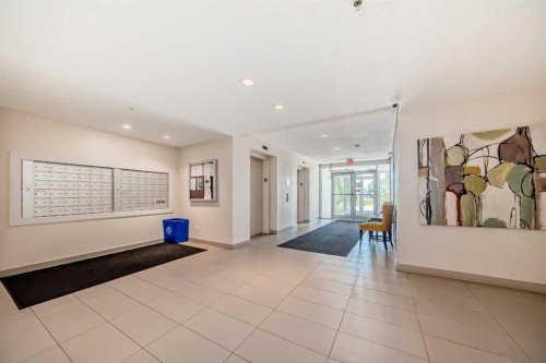417-2300 Evanston Square Nw, Calgary, AB - Indoor Photo Showing Other Room