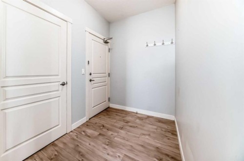 417-2300 Evanston Square Nw, Calgary, AB - Indoor Photo Showing Other Room