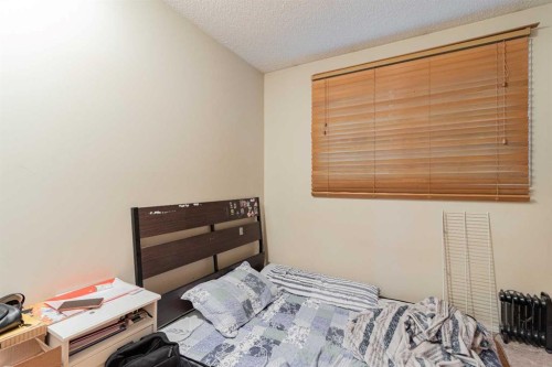 143 Castlegrove Road Ne, Calgary, AB - Indoor Photo Showing Bedroom