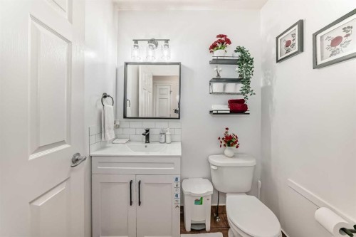 187 Taravista Street Ne, Calgary, AB - Indoor Photo Showing Bathroom