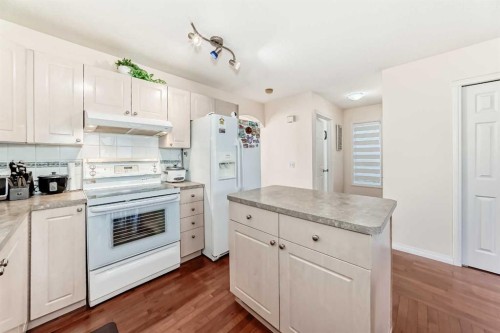 187 Taravista Street Ne, Calgary, AB - Indoor Photo Showing Kitchen