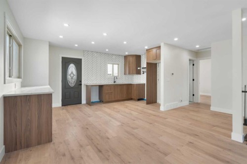 45 Alpine Crescent Se, Airdrie, AB - Indoor Photo Showing Kitchen