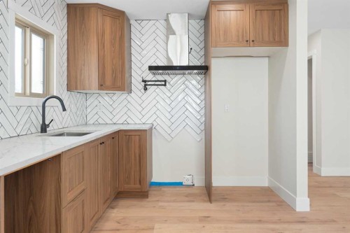 45 Alpine Crescent Se, Airdrie, AB - Indoor Photo Showing Kitchen