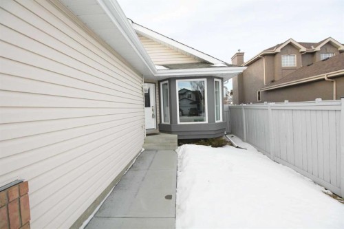 215 Hidden Vale Place Nw, Calgary, AB - Outdoor