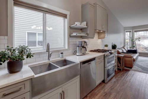 33 Willowbrook Crescent Nw, Airdrie, AB - Indoor Photo Showing Kitchen With Double Sink With Upgraded Kitchen