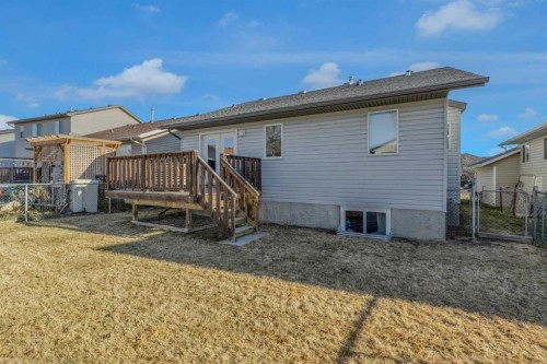 33 Willowbrook Crescent Nw, Airdrie, AB - Outdoor With Deck Patio Veranda With Exterior