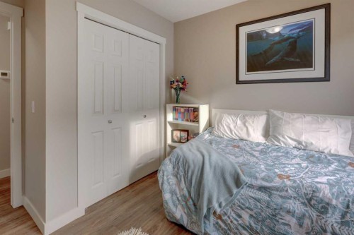 33 Willowbrook Crescent Nw, Airdrie, AB - Indoor Photo Showing Bedroom