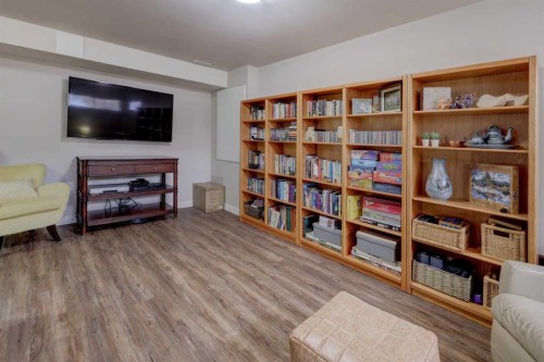 33 Willowbrook Crescent Nw, Airdrie, AB - Indoor Photo Showing Other Room