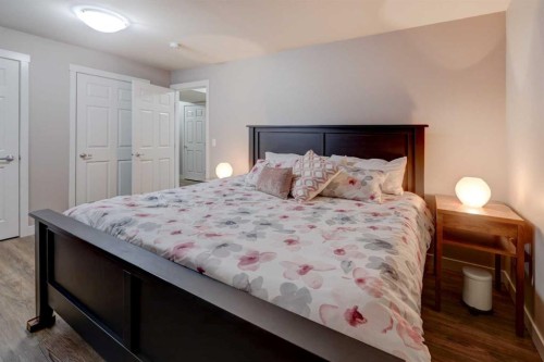 33 Willowbrook Crescent Nw, Airdrie, AB - Indoor Photo Showing Bedroom