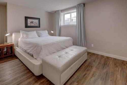 33 Willowbrook Crescent Nw, Airdrie, AB - Indoor Photo Showing Bedroom