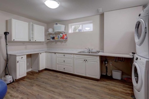 33 Willowbrook Crescent Nw, Airdrie, AB - Indoor Photo Showing Laundry Room