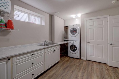 33 Willowbrook Crescent Nw, Airdrie, AB - Indoor Photo Showing Laundry Room