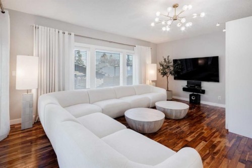 38 Lissington Drive Sw, Calgary, AB - Indoor Photo Showing Living Room