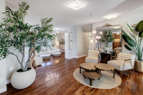 38 Lissington Drive Sw, Calgary, AB - Indoor Photo Showing Living Room