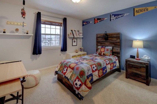 89 Cougar Ridge View Sw, Calgary, AB - Indoor Photo Showing Bedroom