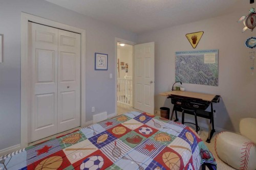 89 Cougar Ridge View Sw, Calgary, AB - Indoor Photo Showing Bedroom