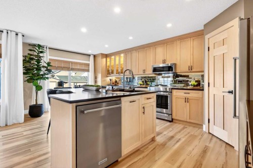 5318 Copperfield Gate Se, Calgary, AB - Indoor Photo Showing Kitchen
