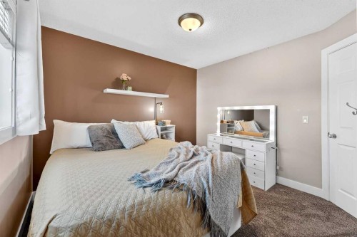 5318 Copperfield Gate Se, Calgary, AB - Indoor Photo Showing Bedroom