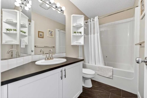 5318 Copperfield Gate Se, Calgary, AB - Indoor Photo Showing Bathroom