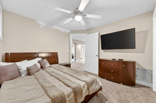 5318 Copperfield Gate Se, Calgary, AB - Indoor Photo Showing Bedroom