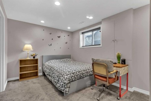 178 Evansmeade Common Nw, Calgary, AB - Indoor Photo Showing Bedroom