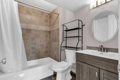 178 Evansmeade Common Nw, Calgary, AB - Indoor Photo Showing Bathroom